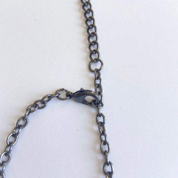 Statement NecklAce with Purple Stones and gun metal - Picture 3 of 3